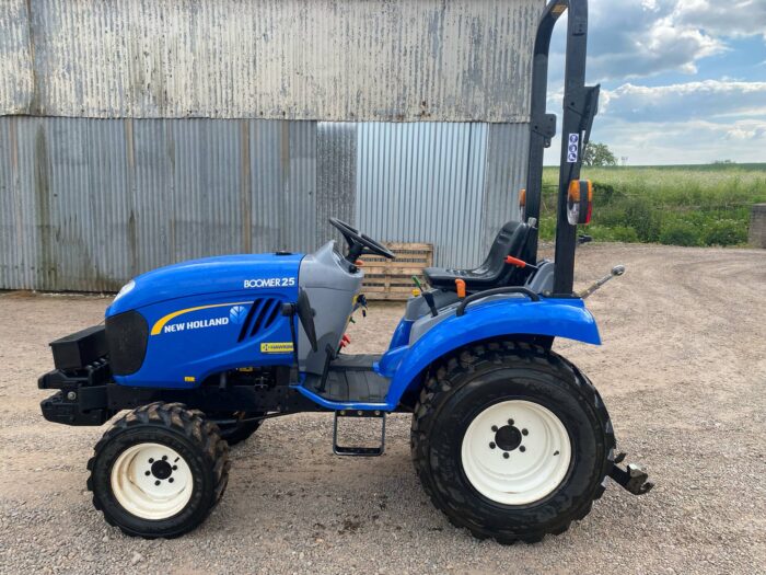 New Holland Boomer 25